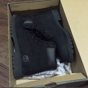 Size 6.5 Authentic Timberlands in black